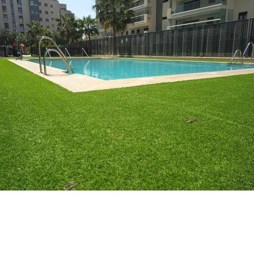 Piso nuevo con piscina cerca de parque las familias y playa de Almeria