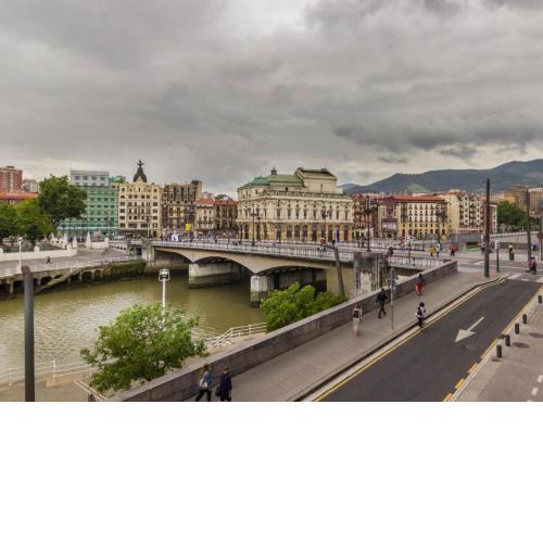 Piso Señorial con vistas a la ria by Urban Hosts