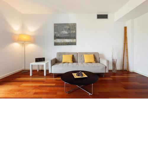 Plaça Catalunya Luxurious 2bedroom with balcony