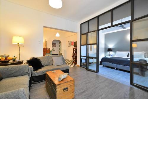Plaka Elegant Apartment