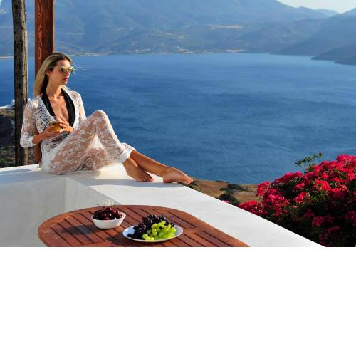 Plaka Suites