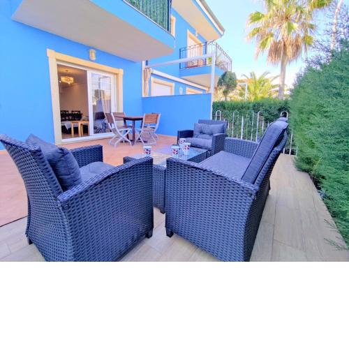 PLANTA BAJA CON TERRAZA CHILL OUT en primera linea TRES PLAYAS Albert Villas