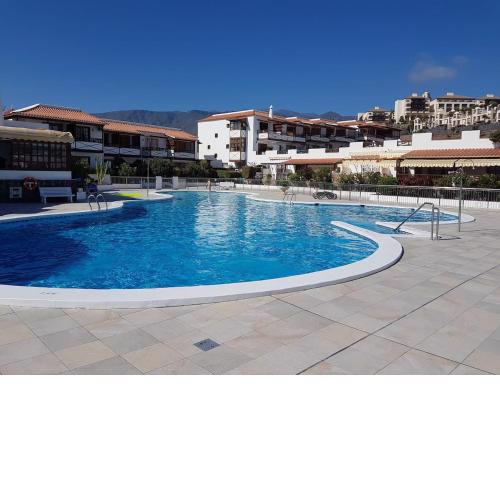 Playa del Duque in 1st sea line directly on the beach, heated pool, Wifi, balcony
