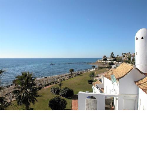 Playa Lucera - Fantastic 3 bedroom front line beach duplex apartment with open sea views from its 2 terraces between Fuengirola and Marbella - Costa del Sol - CS160