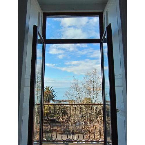 Plaza Apartment