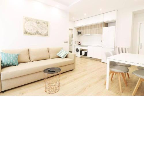 Plaza Mayor Luxury Rentals Apartment Madrid 4 Pax