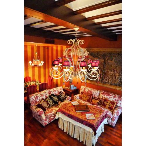 Plaza San Francisco luxury apt