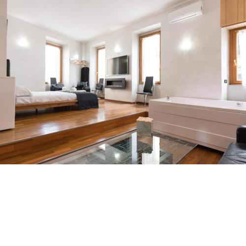 PLAZA SUITE Collection