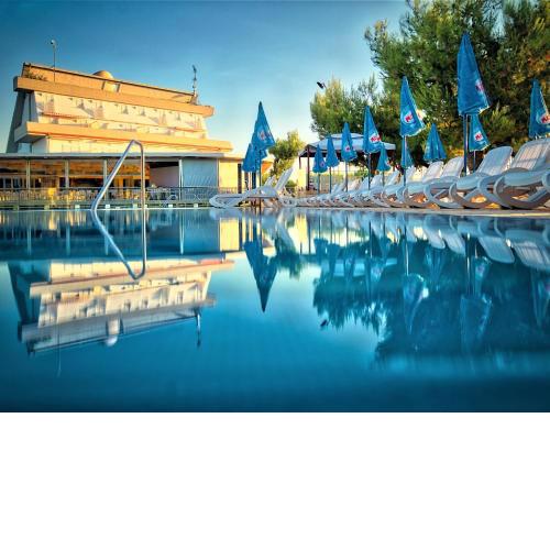 Pleasant apartment in Cupra Marittima with shared pool