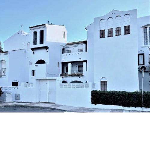 Pleasant apartment in Roquetas de Mar with garden