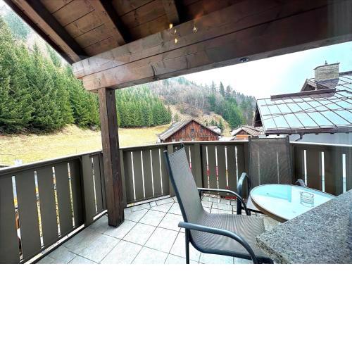 Pleasant Apartment in the center of Flirsch with Balcony