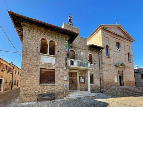 Pleasant holiday home in Colli Al Metauro with bubble bath