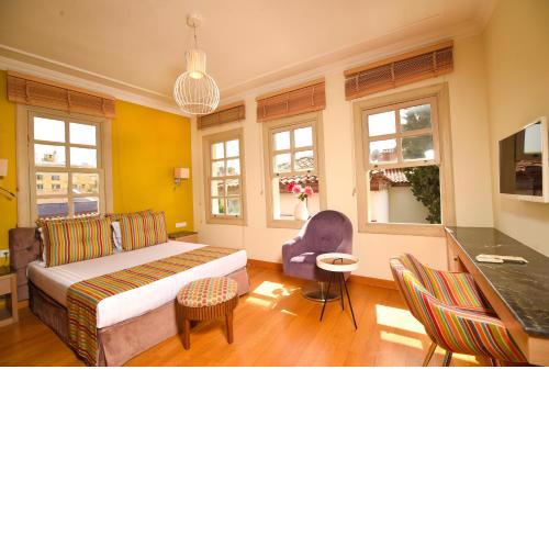 Pleasant Studio Flat with Jacuzzi near Hadrian's Gate