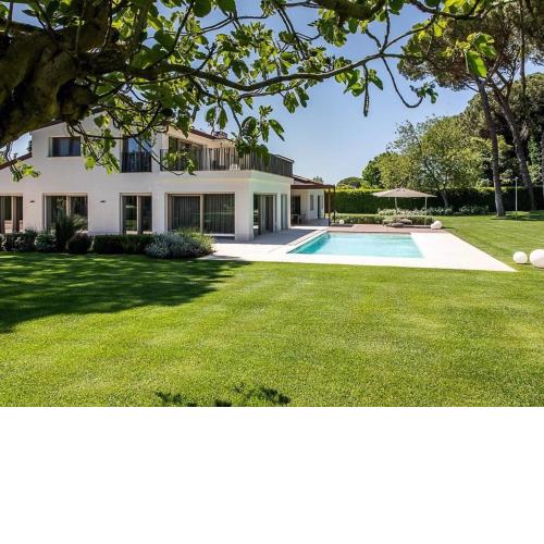 Plenty of natural light and wonderful views to the neighboring gardens