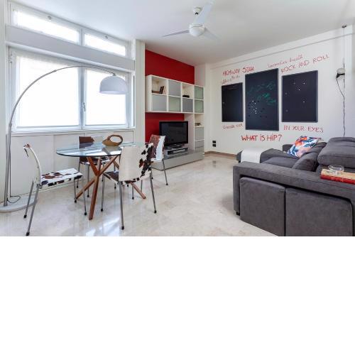 Plinio48 Apartment - modern and elegant