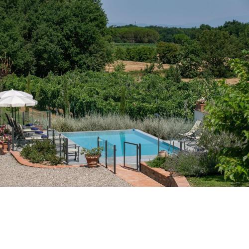 Plush Holiday Home in Cortona with Jacuzzi