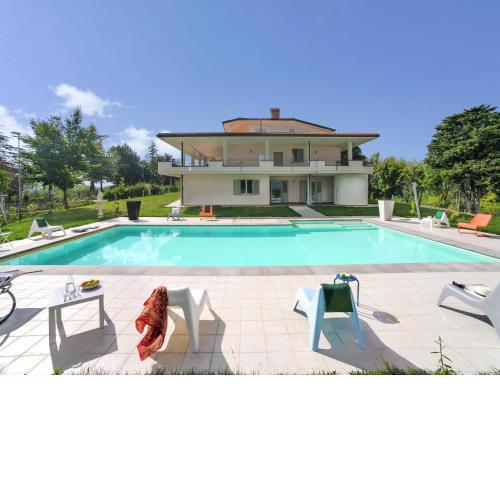 Plush Villa apartment in Tavullia with Jacuzzi