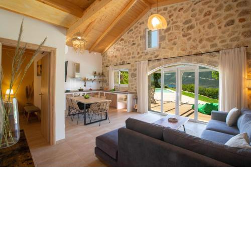 Pnoes Villas-Panthea