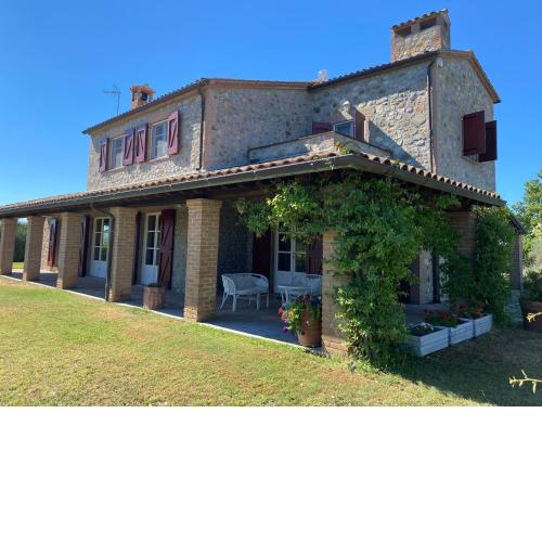 Podere Sassolegno - Luxury Villa with private pool and garden in Umbria