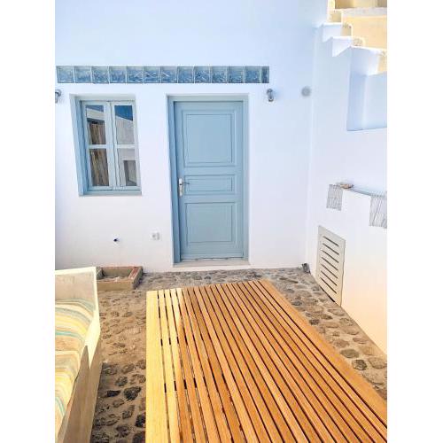 Poli Cave House Santorini
