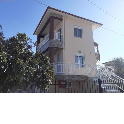 Polis΄ House