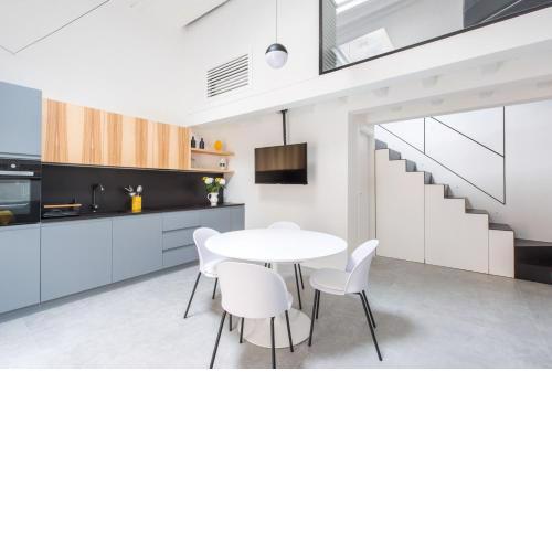 Politeama Apartments by Wonderful Italy