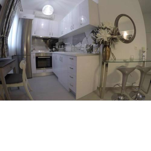 Polychrono New 2 Bedroom Apt. Just By The Sea!