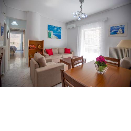 Poly's charming home - City center & near the beach 2bedroom apartment