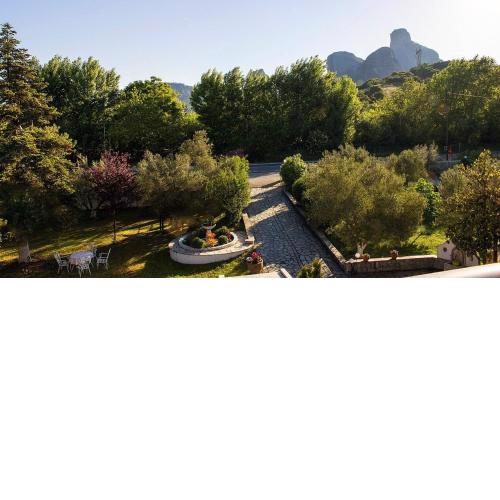 Pomegranate Tree House - Meteora