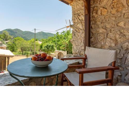 PONTZOS - Traditional stonehouse in the heart of Lefkada