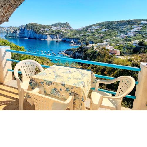Ponzacasevacanze- La terrazza di Cala Feola
