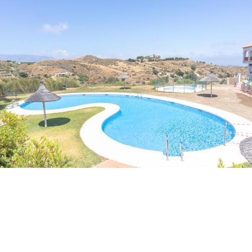 Pool Apt Calahonda 2 with sea view