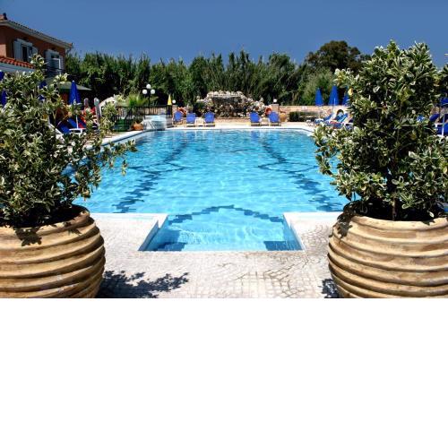 Pool Side Paradise Suite