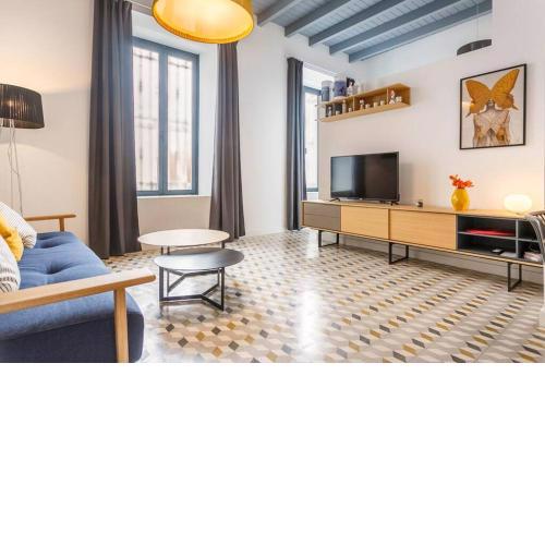 Pop Art, 2BD ground Central Apartment