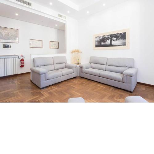Popolo Elegant Two Bedroom Apartment