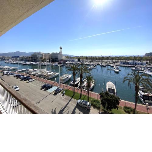 Port Grec 3 - Piso vista al puerto y montana