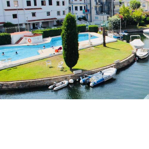 PORT SOTAVENT 16A - Apartamento en la Marina de Empuriabrava - piscina comunitaria, - parking - vistas al canal - cerca centro y playa