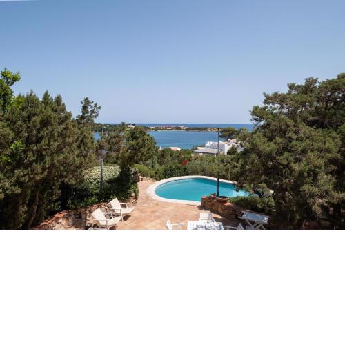 [PORTO CERVO CENTRO]VILLA CON PISCINA E PRIVACY E VISTA