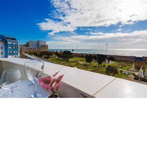 POSEIDON Beach Apartment & parking by Cadiz4Rentals
