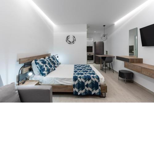 POUNEDES LUXURY SUITES