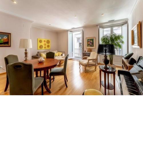 Prado Museum Apartment