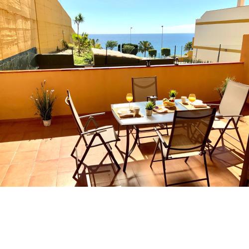 Precioso apartamento con 2 dormitorios, amplia terraza y vistas al mar