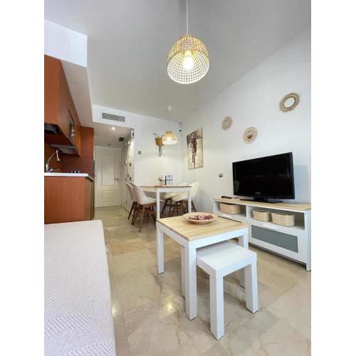 Precioso apartamento con parking y piscinas.
