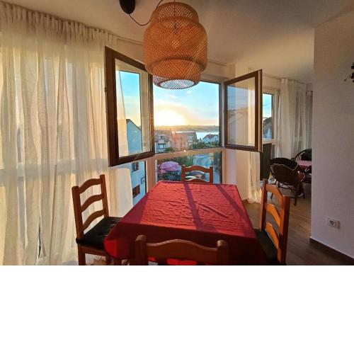 Precioso apartamento con piscina en la playa.