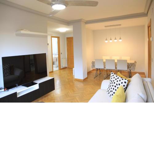 Precioso apartamento con piscina y bien comunicado
