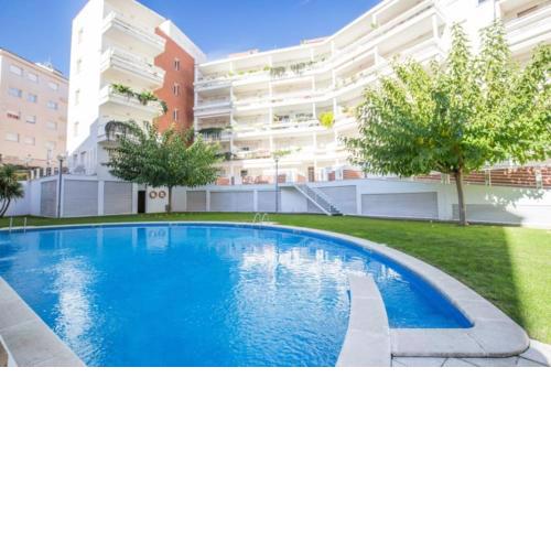 Precioso apartamento con piscina y jardín propio