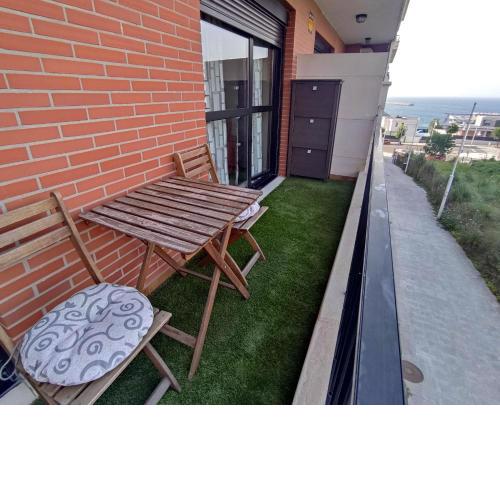 Precioso apartamento con terraza, pistas de padel y piscinas