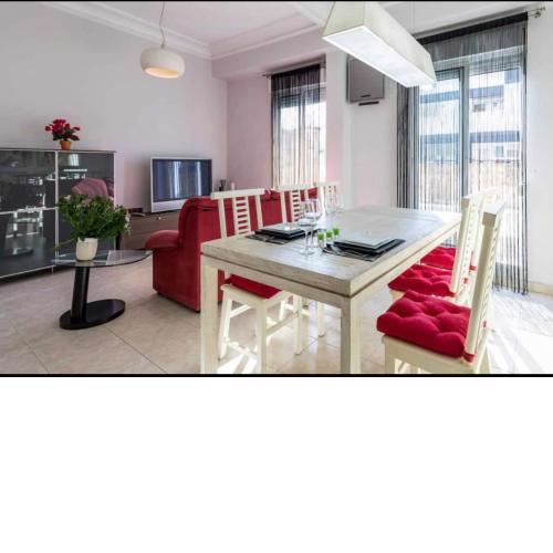 PRECIOSO APARTAMENTO EN EL BARRIO DE RUZAFA