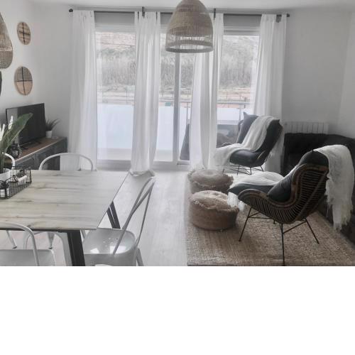 Precioso apartamento en Monzón con terraza,piscina,parque infantil y parking