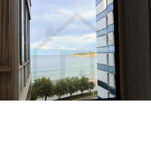 Precioso apartamento en primera linea de playa, cerca del centro de la ciudad